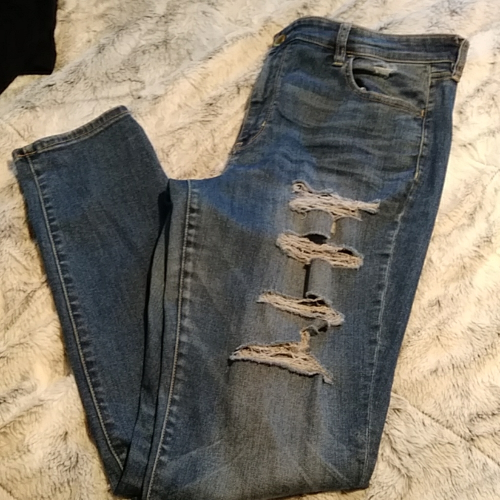 American Eagle womens distressed jeans